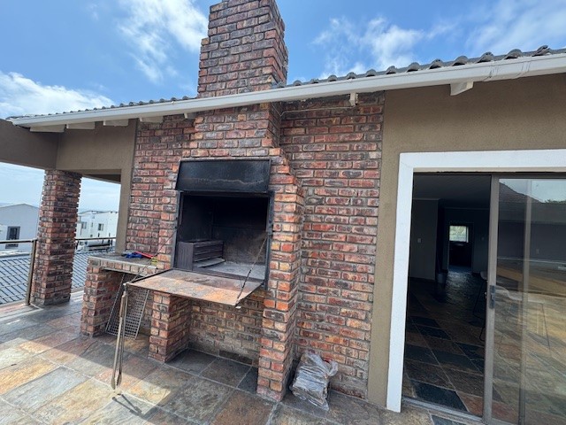 4 Bedroom Property for Sale in Humerail Eastern Cape